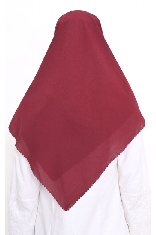 Hijab Segi 4 Diamond Lasercut Maroon